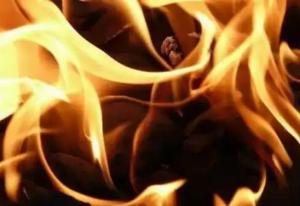 Екібастұзда құтқарушылар өрт ішінен бір отбасы мүшелерін аман-есен алып шықты