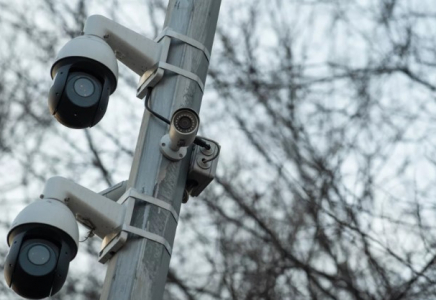 Енді рөлде отырып телефон пайдаланған жүргізушілерді жолдағы камералар түсіріп алады