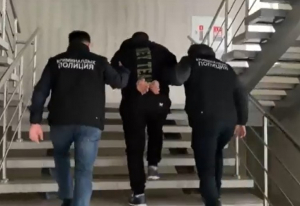 Қарағанды облысындағы аса қауіпті қылмыскер бес жыл бойы дәретхананың ішіне жасырынып келген (ВИДЕО)