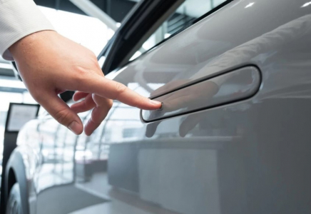 Қытай көлік есігіндегі жасырын тұтқаларға тыйым салды