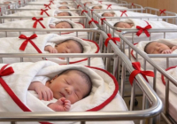 Қытайлық миллиардер суррогат аналар арқылы 100 баланың әкесі атанды