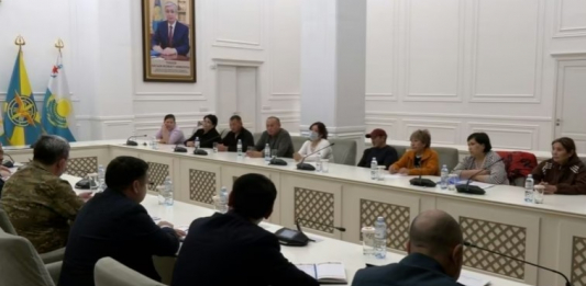 Қорғаныс министрі қаза тапқан және зардап шеккен әскери қызметшілердің туыстарымен кездесті