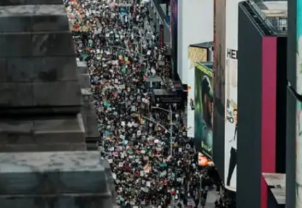 АҚШ-та 8 млн адам жаппай наразылық шеруіне шықты