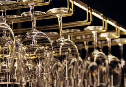 Әлемде ішімдікке сұраныс күрт төмендеп, 22 миллиард доллардың тауары қоймаларда қаңтарылып қалды