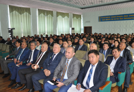 Шардарада  департамент басшысы мемлекеттік қызметшілермен кездесу өткізді