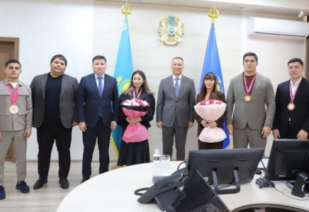 Түркістанда үздік балуандар марапатталды