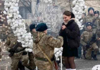 Шымкентте сарбаз ант қабылдау рәсімінде сүйіктісіне үйленуге ұсыныс жасады