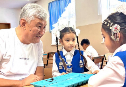 ҰЛТ РУХЫН ҰЛЫҚТАҒАН ОЙЫН: шымкенттік оқушылар арасында тоғызқұмалақтан жарыс өтті