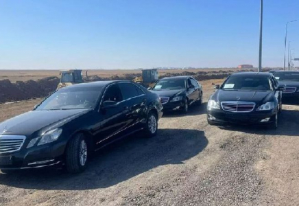 Жаңадан құрылған екі облыстың әкімдіктеріне 13 автокөлік табыс етілді