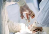 Ақтөбеде ота жасатқан ер адамның тамағында дәке қалып қойған