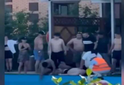 Бассейнге демалуға барған ер адам жансақтау бөлімінен бір-ақ шықты