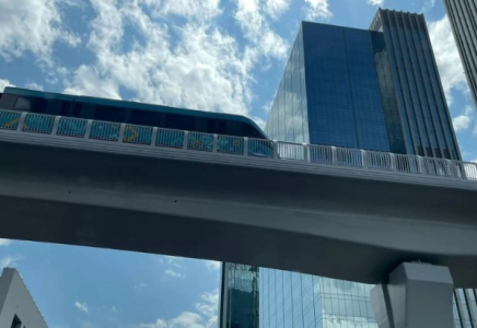 Астанаға LRT-ның тағы екі жылжымалы құрамы жеткізілді