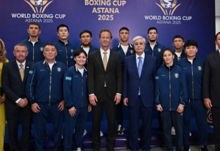 Тоқаев ұлттық құрама боксшыларымен әңгімелесіп, жеңістерімен құттықтады
