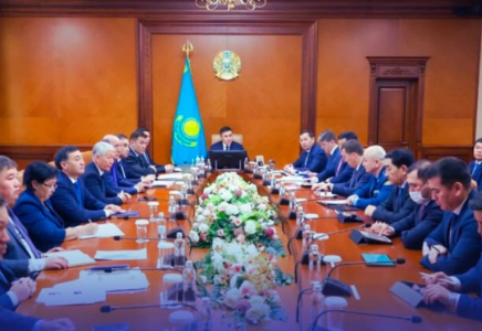 ШЫМКЕНТ:  ТҰРҒЫН ҮЙ САЯСАТЫ МЕН БЮДЖЕТ МӘСЕЛЕЛЕРІ ТАЛҚЫЛАНДЫ