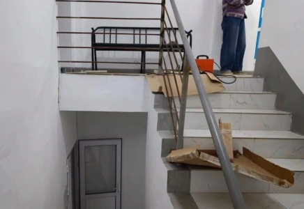 Талдықорғандағы клиникада 4 жасар бала екінші қабаттан құлап кетті