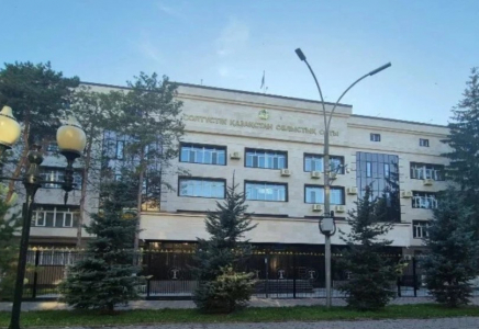 Өз қызына сексуалдық сипаттағы әрекет жасады деп айыпталған Әділхан Сәкеновке қатысты үкім өзгеріссіз қалды