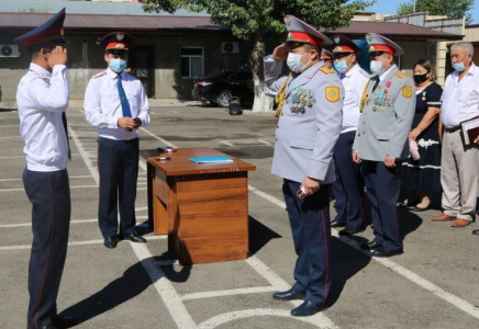 ТҮРКІСТАН: «Қазақстан полициясы күні» қарсаңында 100-ден астам полицей марапатталды