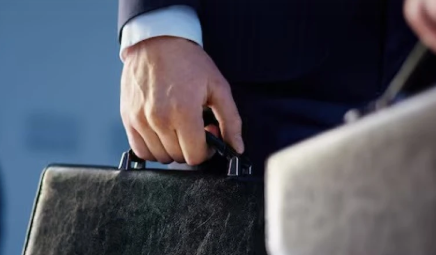 Қазақстанның үш дипломаты Ираннан Әзербайжанға эвакуацияланды 