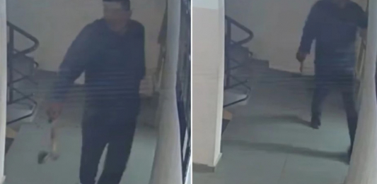 Астанада подъезде балта ұстаған мас ер адам 15 тәулікке қамалды (видео)