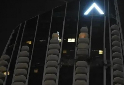 Дубайда зәулім ғимараттардың біріне дрон құлады