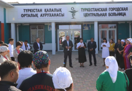 ТҮРКІСТАН: «AMANAT» партиясының өкілдері аурухана ұжымымен кездесті