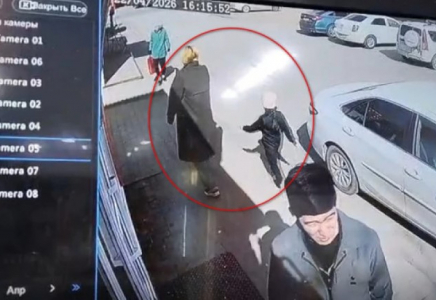 Ақтөбеде аулада ойнап жүрген қызды ұрлап кетпек болды: Күдікті бойжеткен ұсталды 