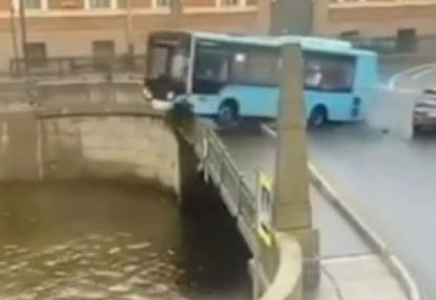 Петербургтегі автобус апаты: Жолаушыларды құтқарған қазақстандық марапатталды
