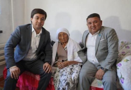 ТҮРКІСТАН: Бәйдібек ауданында ғасыр жасаған қарияларға құрмет көрсетілді