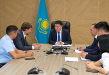 ТҮРКІСТАН: Облыс әкімінің орынбасары триатлон федерациясының бас хатшысымен кездесті