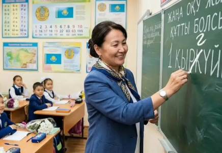 «Бір ұшы бізге де тиеді»: «қыркүйек» пен «қыргүйектің» дауына Ерлан Қарин араласты (ВИДЕО)