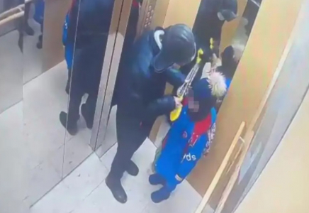Лифтідегі шабуыл: жарақат алған баланың анасы мәлімдеме жасады