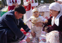 ТҮРКІСТАН: Ордабасыда бір мезетте 50 бүлдіршіннің тұсауы кесілді 