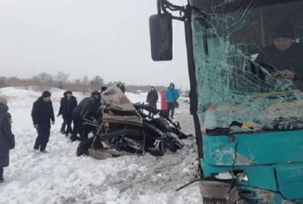 Қарағандыда жолаушылар автобусы мен жеңіл автокөлік қақтығысынан бір адам қаза тапты