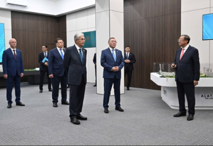Мемлекет басшысы Алатау қаласын дамытудың барысымен танысты