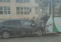 Петропавлда автобус пен жеңіл көлік соқтығысып, екі адам жарақат алды