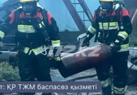 Теміртауда құтқарушылар өртеніп жатқан ғимарттан газ баллонын алып шықты