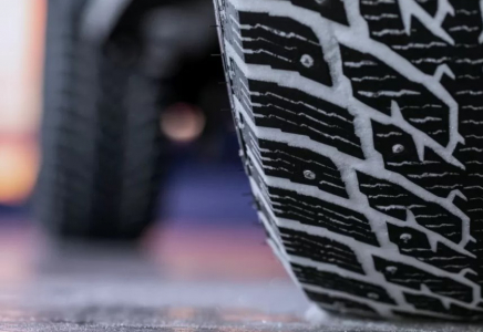 Бүгіннен бастап қысқы шинамен жүрмеген көліктер айыппұл арқалайды