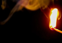 Қостанайдағы саяжайлардың бірінде ер адам әйелдің үстіне бензин құйып, өртеп жіберген