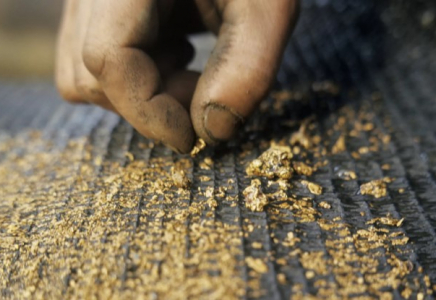 Металды заңсыз өндіргендердің жазасын жеңілдетуге уәде еткендер сотталды