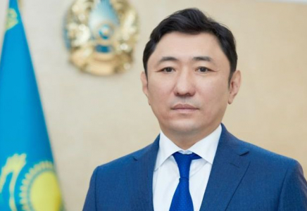 Жеделсаты ішінде сүйіскен қос еркектің видеосы: Энергетика министрі пікір білдірді
