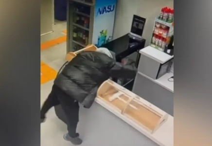 Астана тұрғыны ауруханаға науқас ретінде келіп, кассасын тонап кеткен (ВИДЕО)