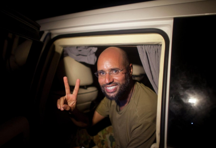 Қаруланған бірнеше адам Каддафидің ұлын өз үйінде өлтіріп кетті