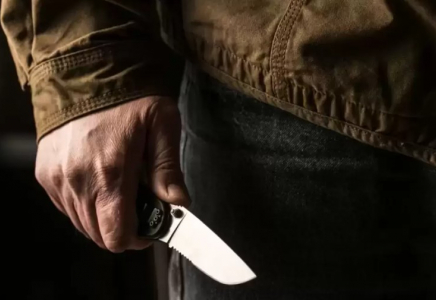 Алматыда полицей әйелін үш баласының көзінше пышақтап өлтірген