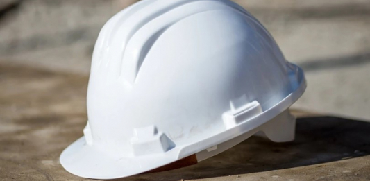Өскеменде құрылыс алаңында жұмыс істеген жасөспірім қолынан айырылды