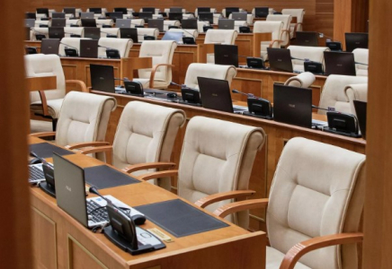 Сенатор отбасын бұзатын коучтарды тәртіпке салуды талап етті