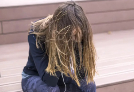 Алматыда ІІМ академиясының курсанты 17 жастағы қызды соққыға жықты деп айыпталды