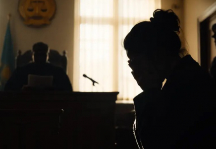 Күйеуін құтқарамын деп адам өлтіріп алған: сот қазақстандық әйелді босатты