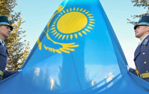 Президент Қасым-Жомарт Тоқаев Мемлекеттік ту көтеру рәсіміне қатысты