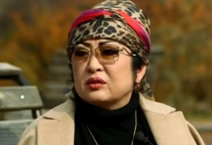 «Соңғы ескерту»: әлдекімдер Мақпал Жүнісованың әпкесіне хат жазып, әншіні қорқытқан