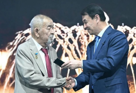 Жүрсін Ерман Қазақстанның Халық жазушысы атанды